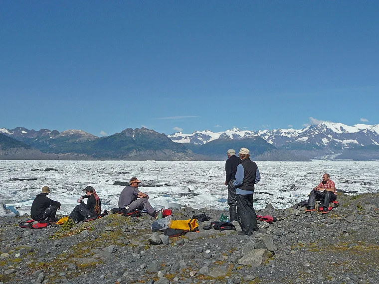 Alaska Columbia Bay Kanutour Rast auf Moräne