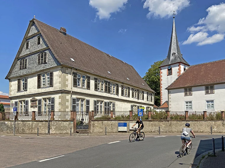 Fränkisch-Crumbach Herrenhaus und Kirche