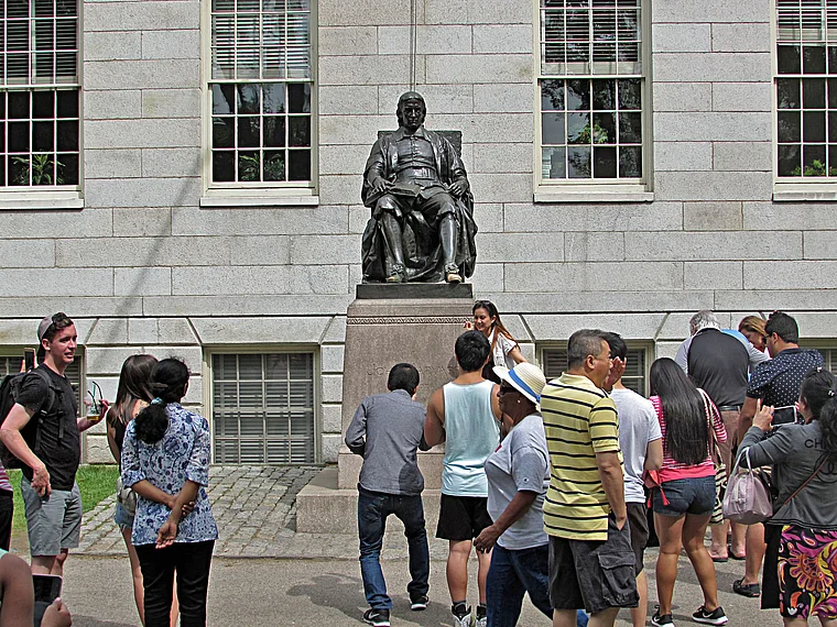 Cambridge Massachusetts Denkmal John Harvard