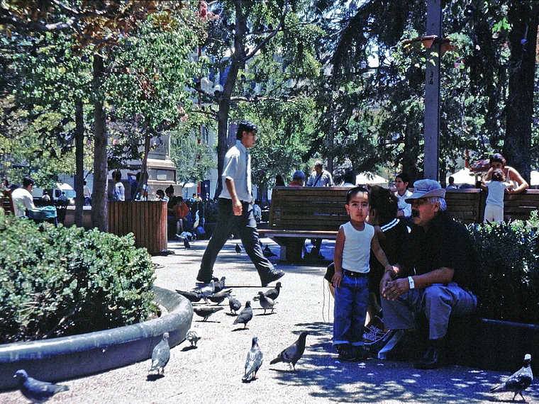 Chile Santiago Park mit Menschen