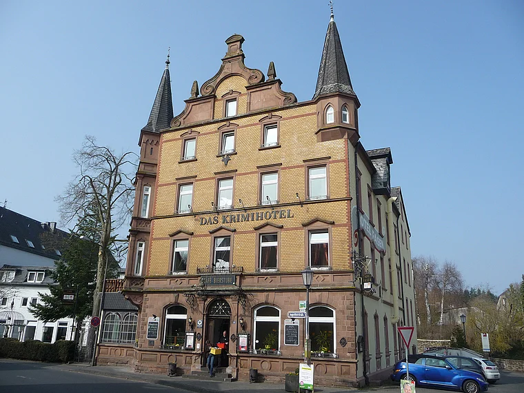 Vulkaneifel Hillesheim Krimi Hotel außen