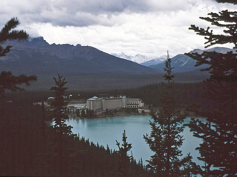 Alberta Lake Louise Chateau von fern