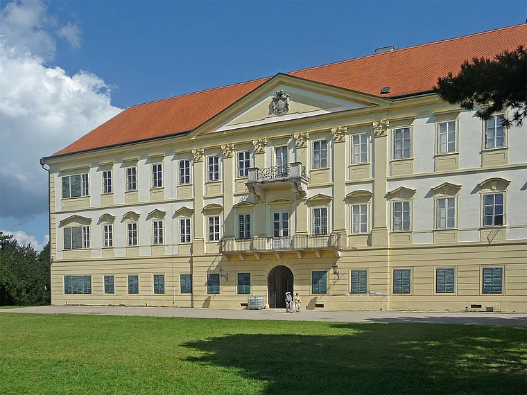 Feldsberg Valtice Liechtenstein Schloss vom Park