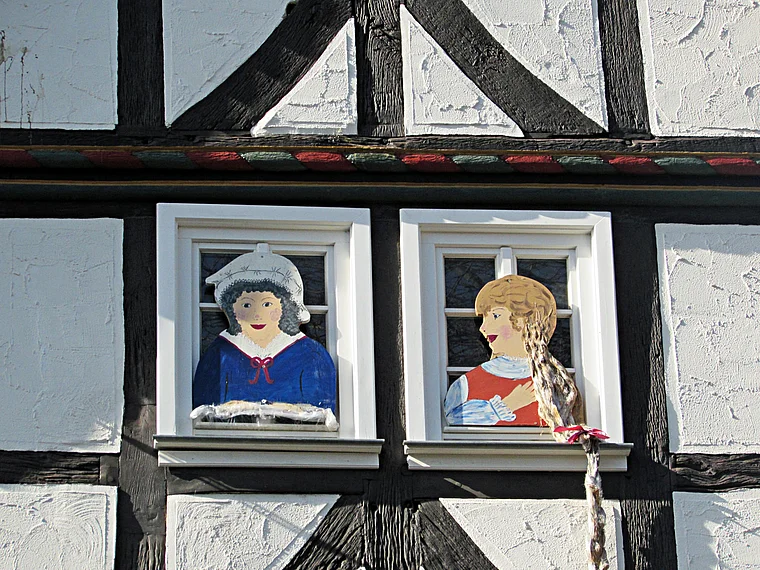 Alsfeld Märchenhaus Fassadenfiguren