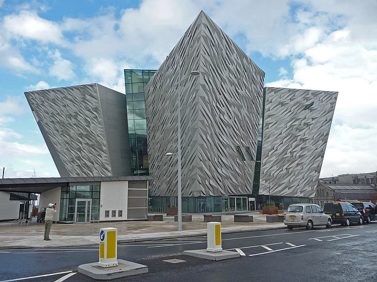 Belfast Titanic Museum nah