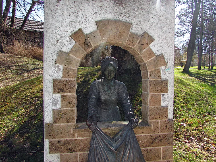 Hessisch Lichtenau Denkmal Frau Holle