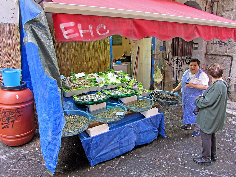 Neapel Marktstand Fisch Gemüse