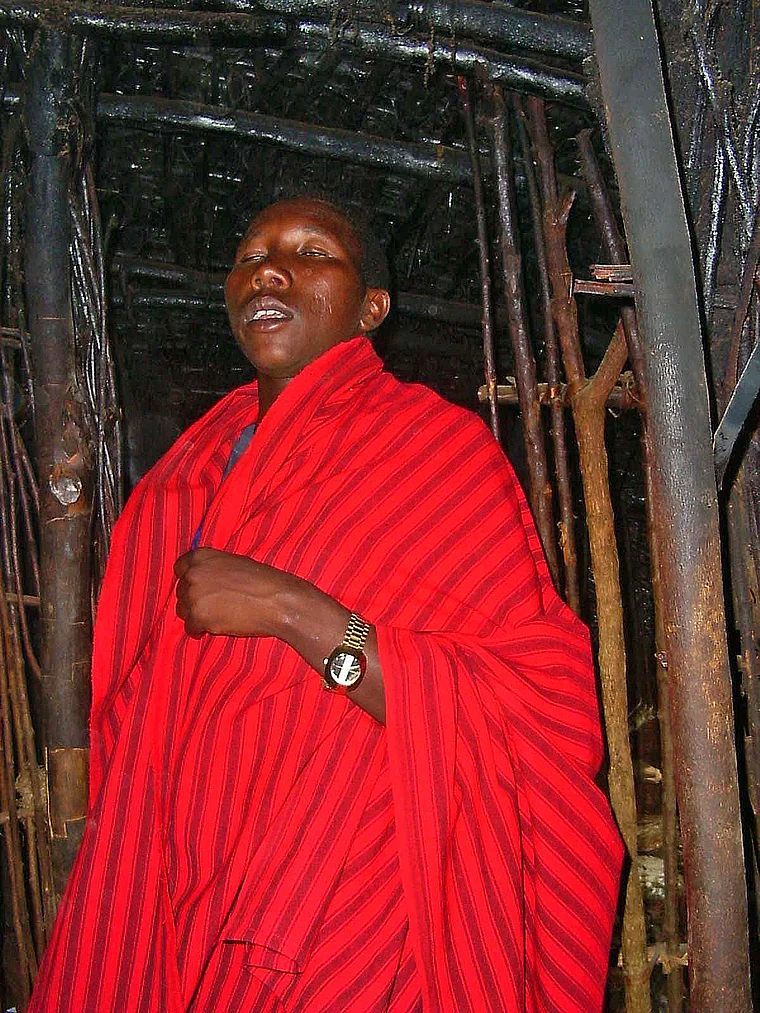 Tansania Massai Krieger in Hütte