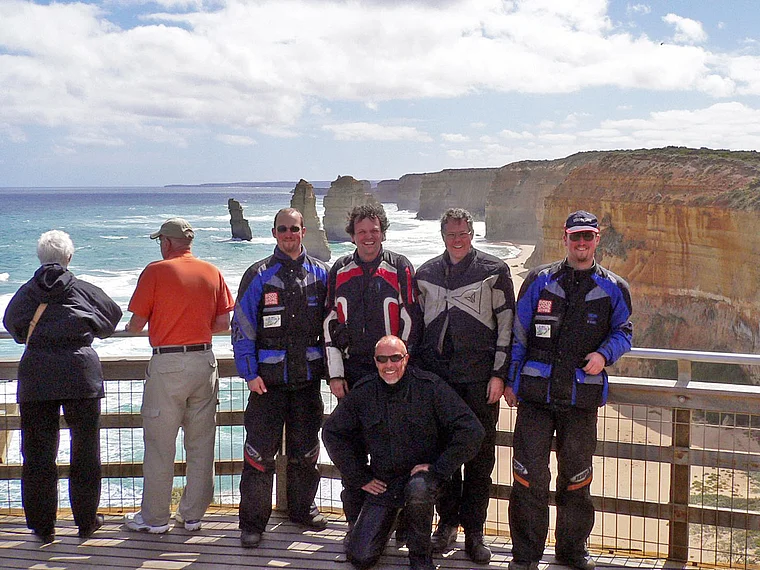Australien 12 Apostel Motorradfahrer Gruppenbild