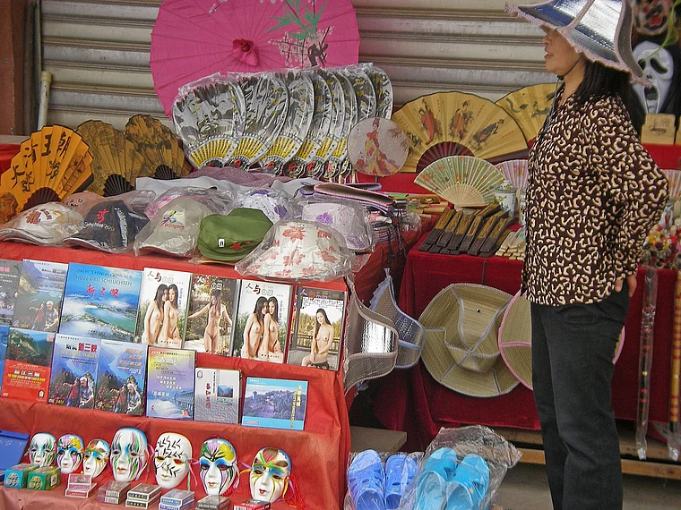 Fengdu Tempel Souvenirverkäuferin