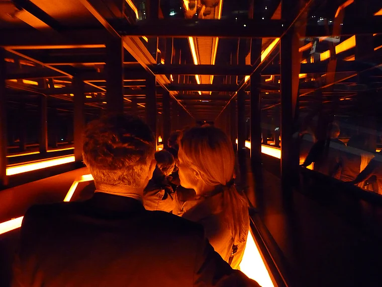 Essen Zollverein Paar auf Rolltreppe