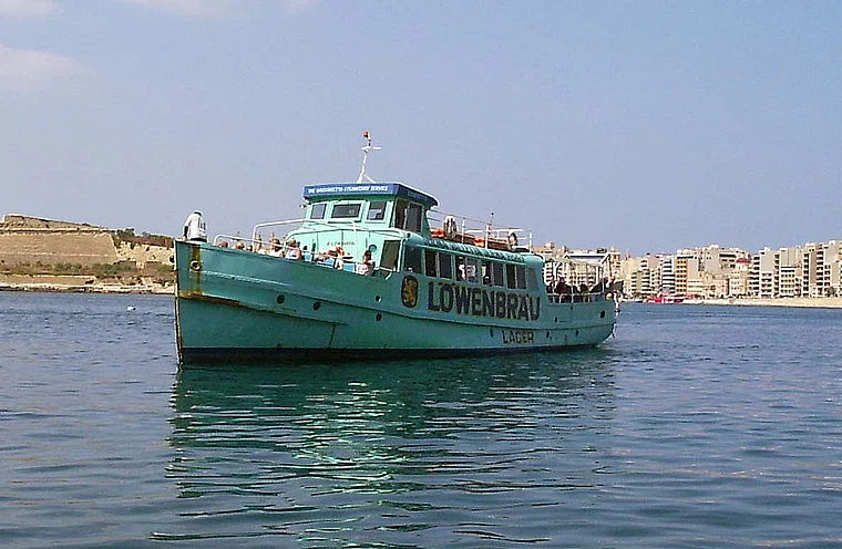 Malta Schiff mit Löwenbräu Werbung