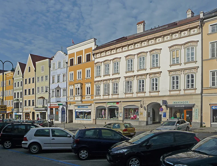 Braunau Stadtplatz Ostseite