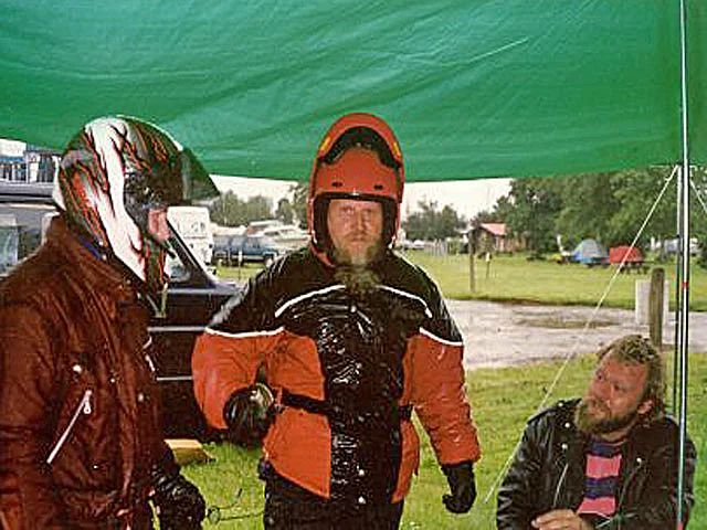Motorradtour USA Biker in Regenbekleidung