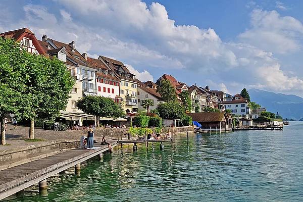 Zug Schweiz Seeufer Promenade