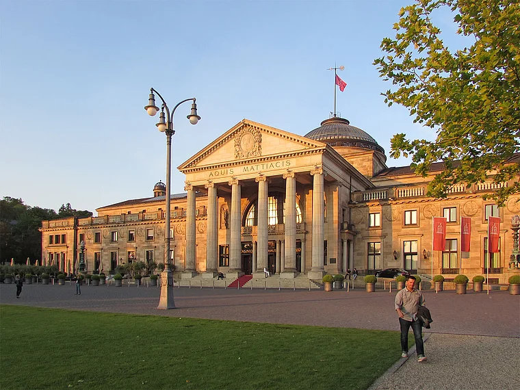 Wiesbaden Kurhaus Abendlicht