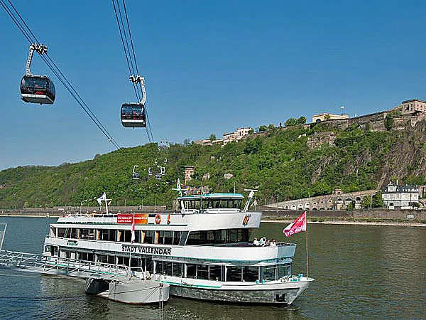 Koblenz Seilbahn Ausflugsschiff