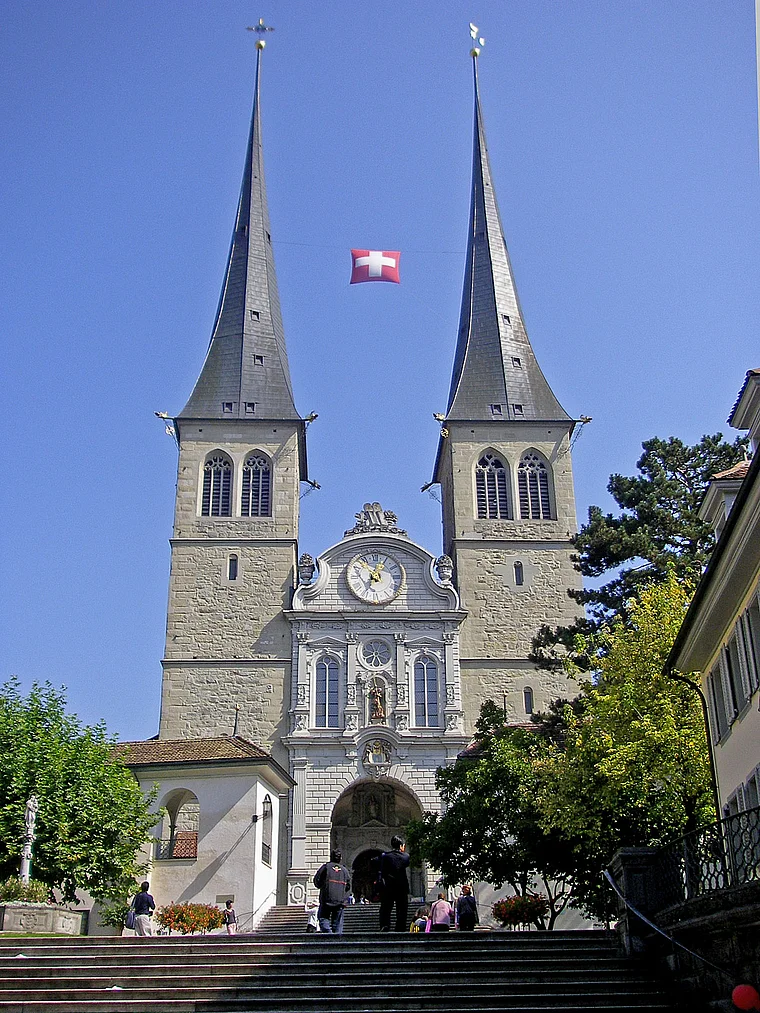 Luzern Hofkirche Türme
