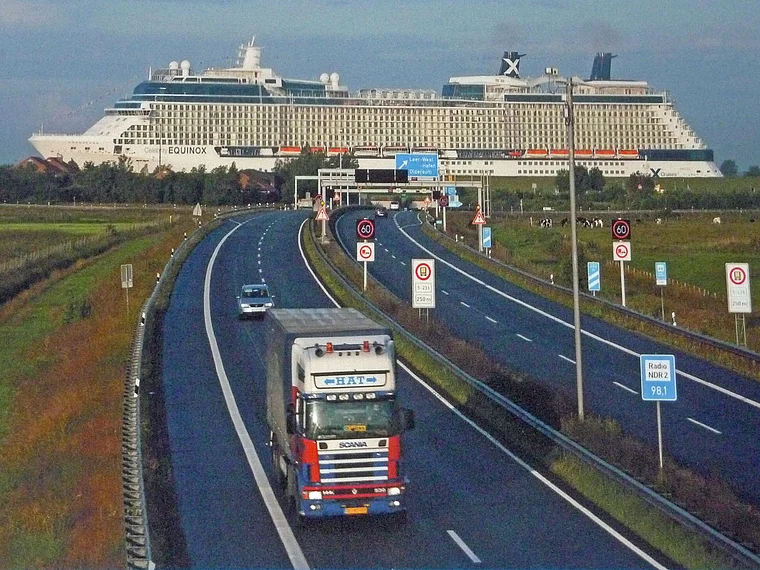 Papenburg Meyer Werft Besucherzentrum Foto Equinox