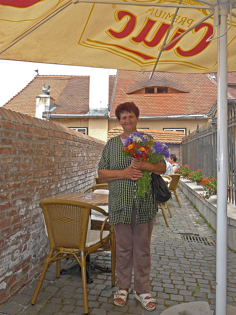 Rumänien Sibiu Blumenverkäuferin