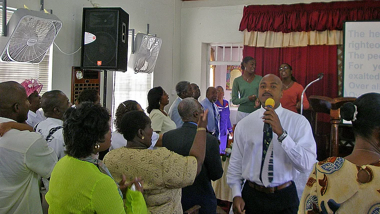 Barbados Kirche mit Gospelsänger innen
