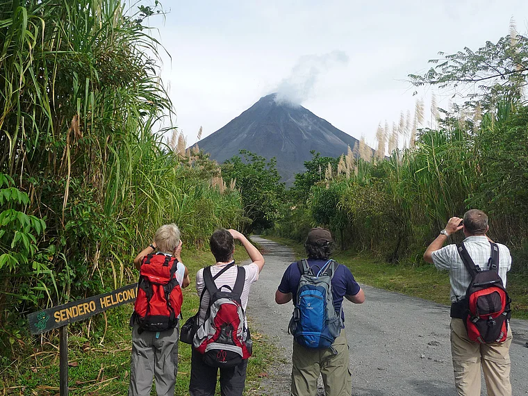 Costa Rica Touristen vor Arenal