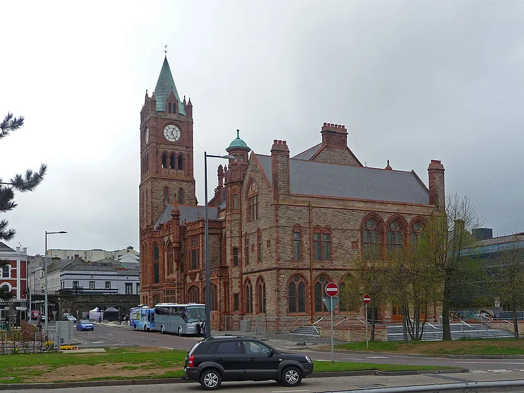 Nordirland Londonderry Guildhall nah