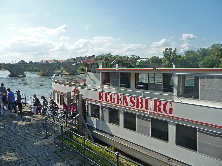 Schiff Regensburg außen