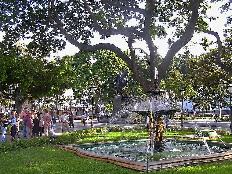 Venezuela Caracas Plaza Bolivar Springbrunnen